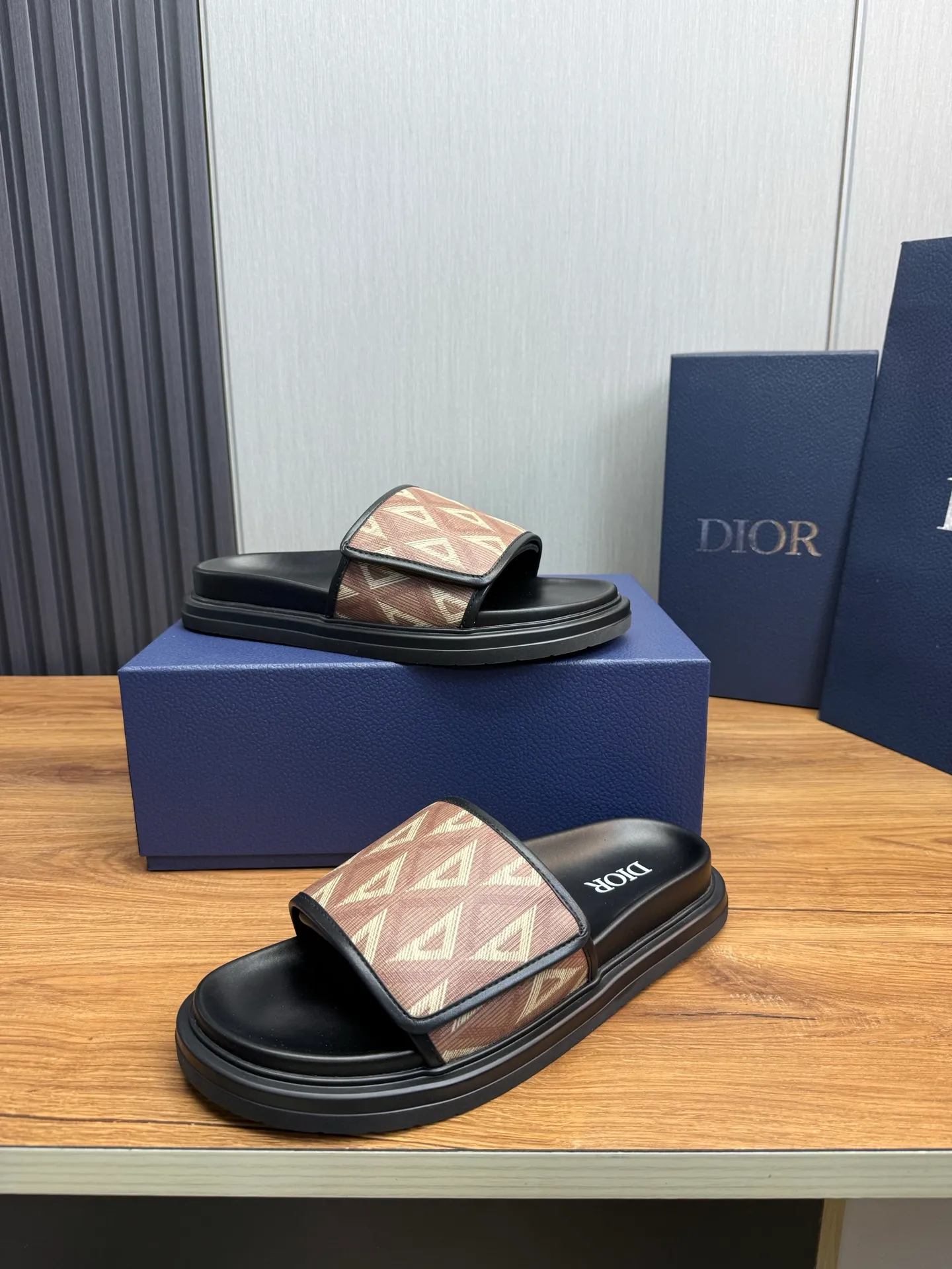 Men's shoes 💰280💰 Dior. Men's slippers 🩴Official website 1:1 production 38-45 yards 45 46 🉑️Customized original material shipped✅